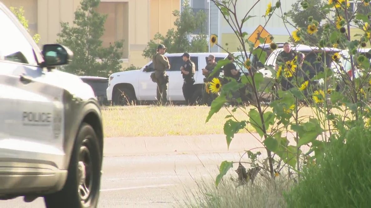 Austin police on scene of a SWAT situation in South Austin
